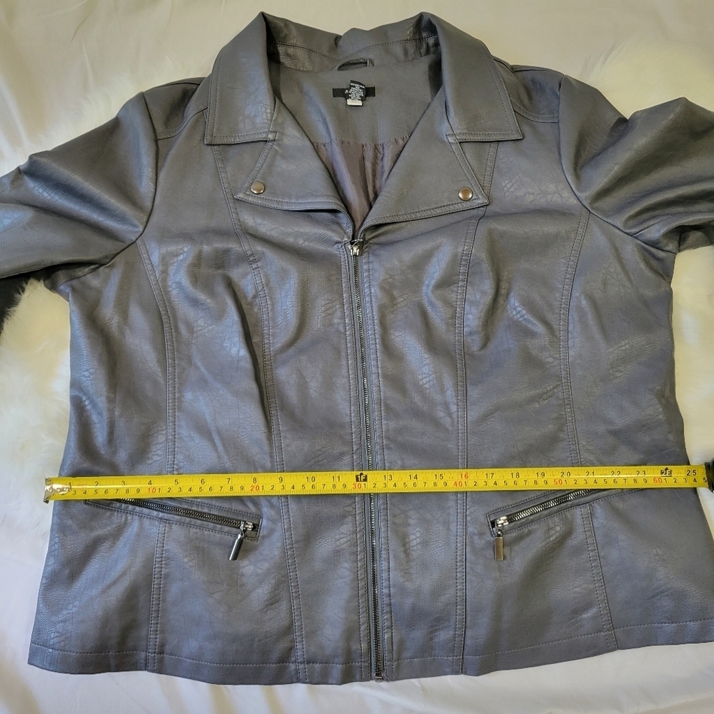 Alfani Gray Leather Jacket with Collared Neckline and Relaxed Fit - Picture 11 of 13